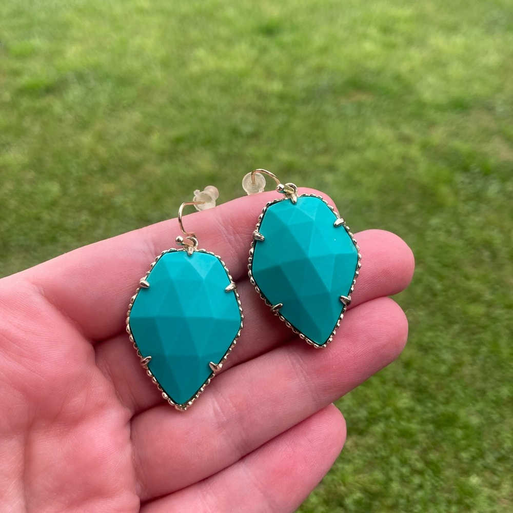 Kendra Scott Corley earrings in teal with gold tone good used condtion